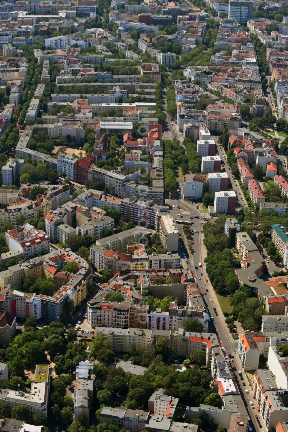 Aerial photograph Berlin - City view on down town along the Hohenstaufenstrasse in the district Schoeneberg in Berlin, Germany