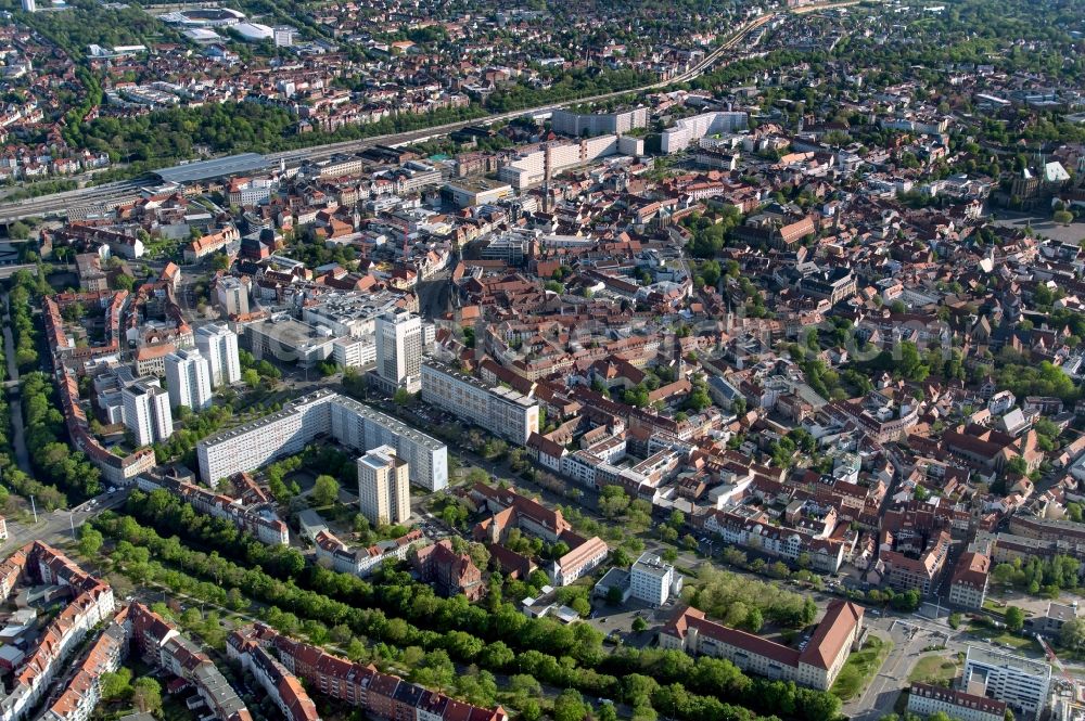 Erfurt from the bird's eye view: City view on down town entlang of Juri-Gagarin-Ring in Erfurt in the state Thuringia, Germany