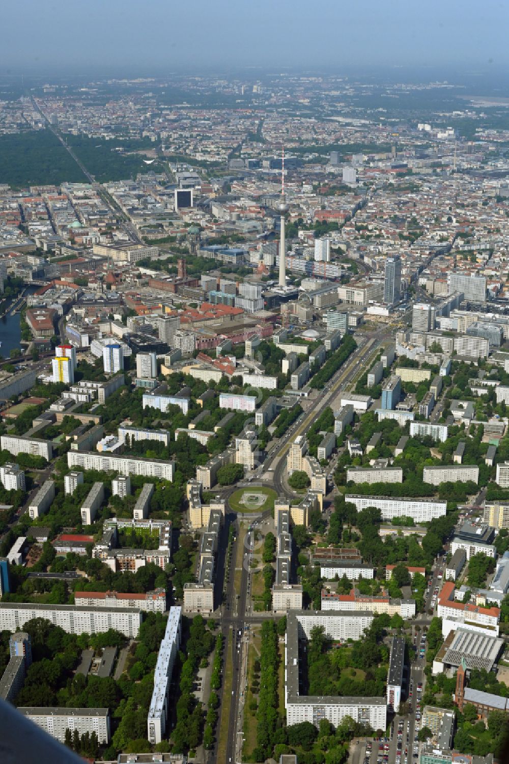 Berlin from the bird's eye view: City view on down town along the Petersburger Strasse - B96a on place Bersarinplatz in the district Friedrichshain in Berlin, Germany