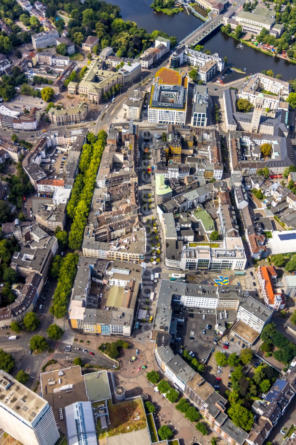 Aerial image Mülheim an der Ruhr - City view on down town along the Schlossstrasse in Muelheim on the Ruhr at Ruhrgebiet in the state North Rhine-Westphalia, Germany