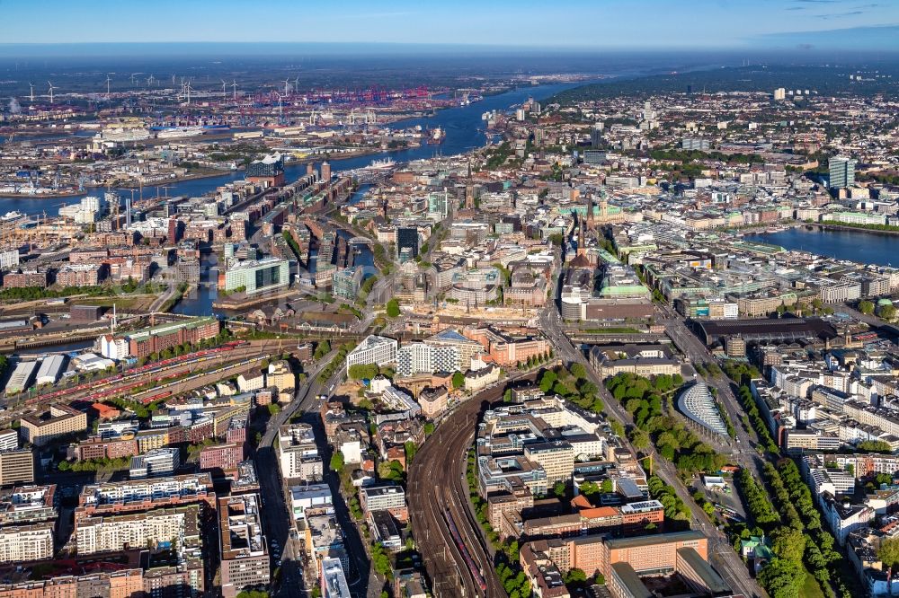 Aerial image Hamburg - City view on down town along the Adenauerallee - Kurt-Schumacher-Allee - Amsinckstrasse - Steintorwall in Hamburg, Germany