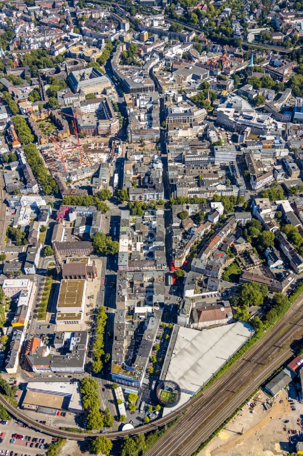 Bochum from the bird's eye view: City view on down town along the Viktoriastrasse - Suedring - Kortumstrasse overlooking the construction site for the new building of an apartment building Stadtquartier an der Viktoriastrasse - Viktoria Quartier in the district Innenstadt in Bochum in the state North Rhine-Westphalia, Germany