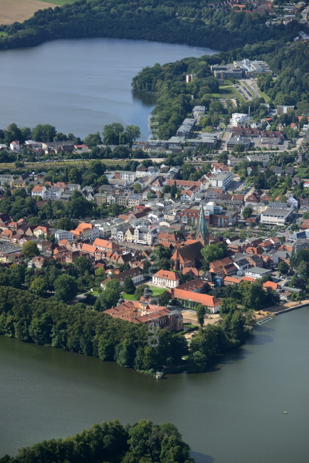 Eutin from the bird's eye view: City view of the inner-city area of in Eutin in the state Schleswig-Holstein. In the front there is the castle Schloss Eutin