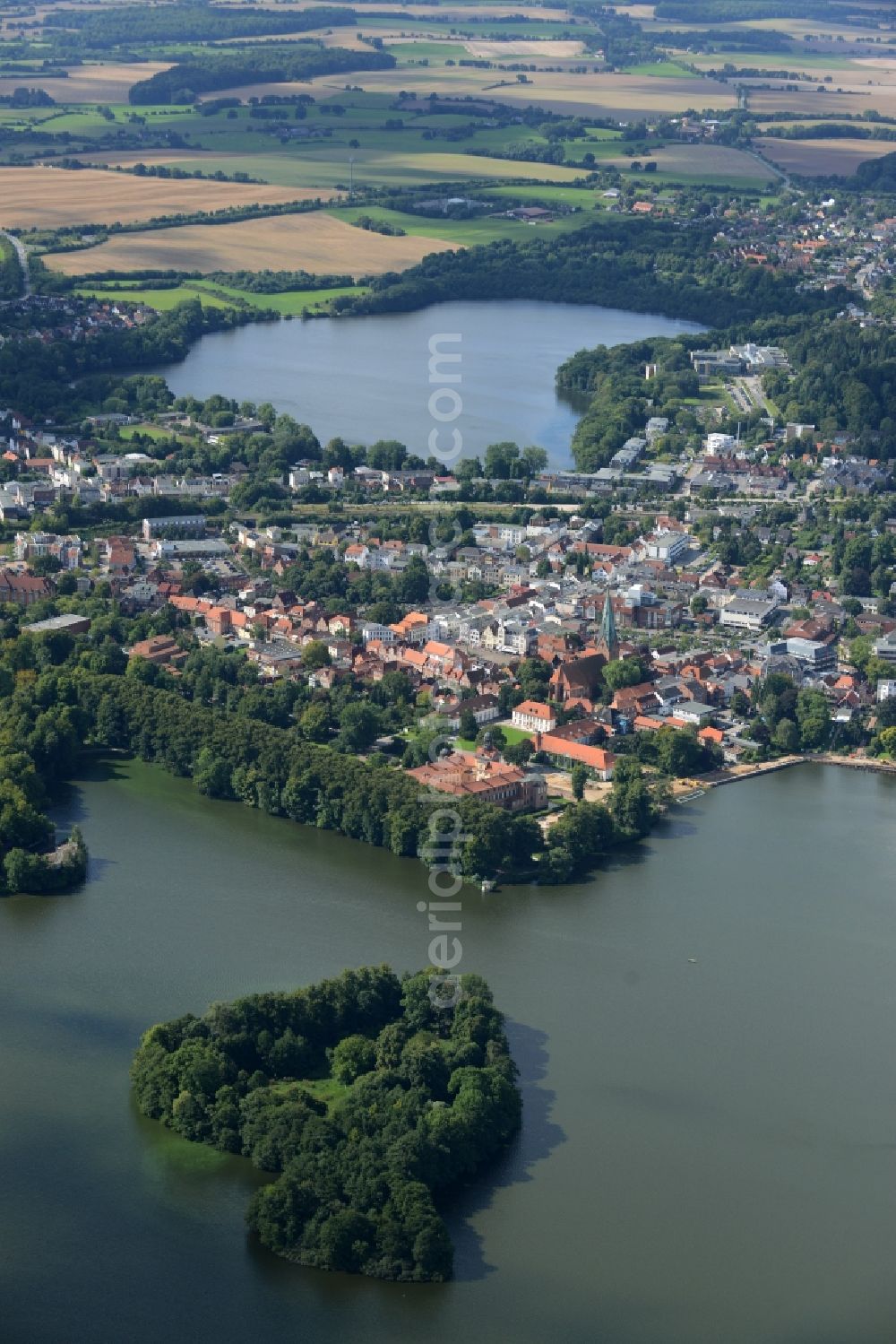 Aerial photograph Eutin - City view of the inner-city area of in Eutin in the state Schleswig-Holstein. In the front there is the castle Schloss Eutin