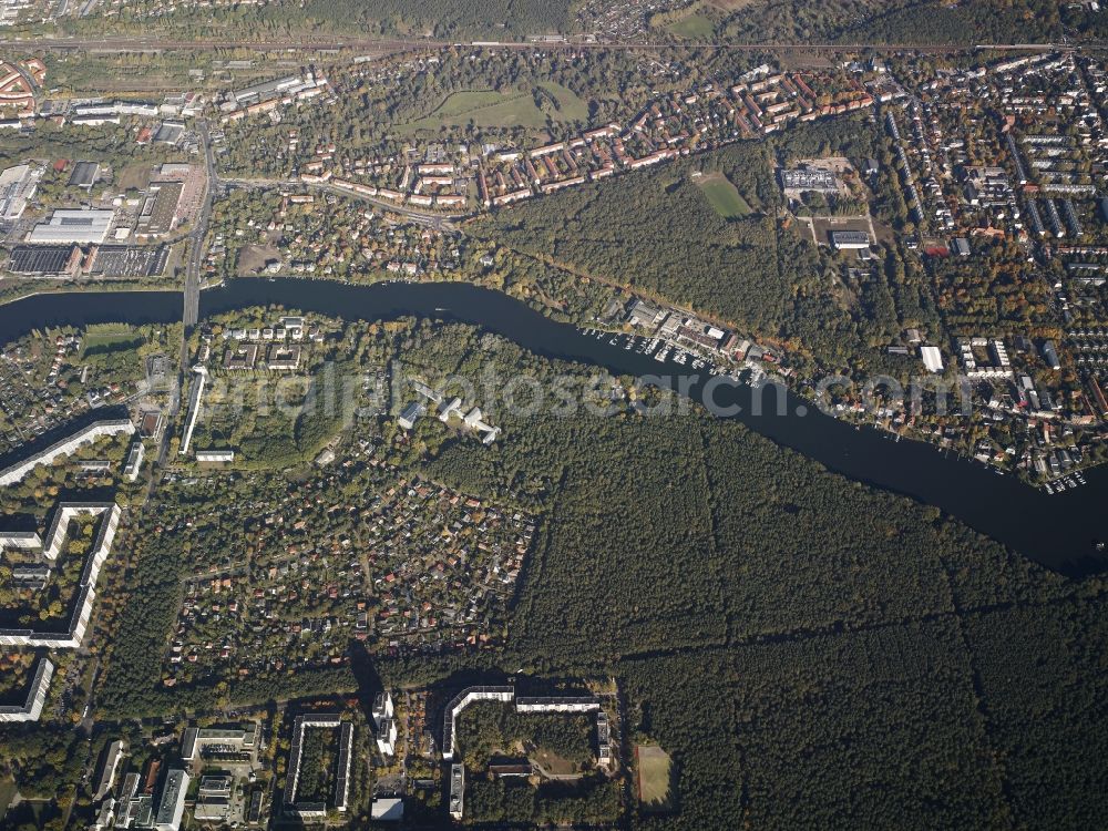 Berlin from the bird's eye view: City view of the inner-city area at the river of the Mueggelspree with the mouth to the Grosser Mueggelsee in Berlin in Germany