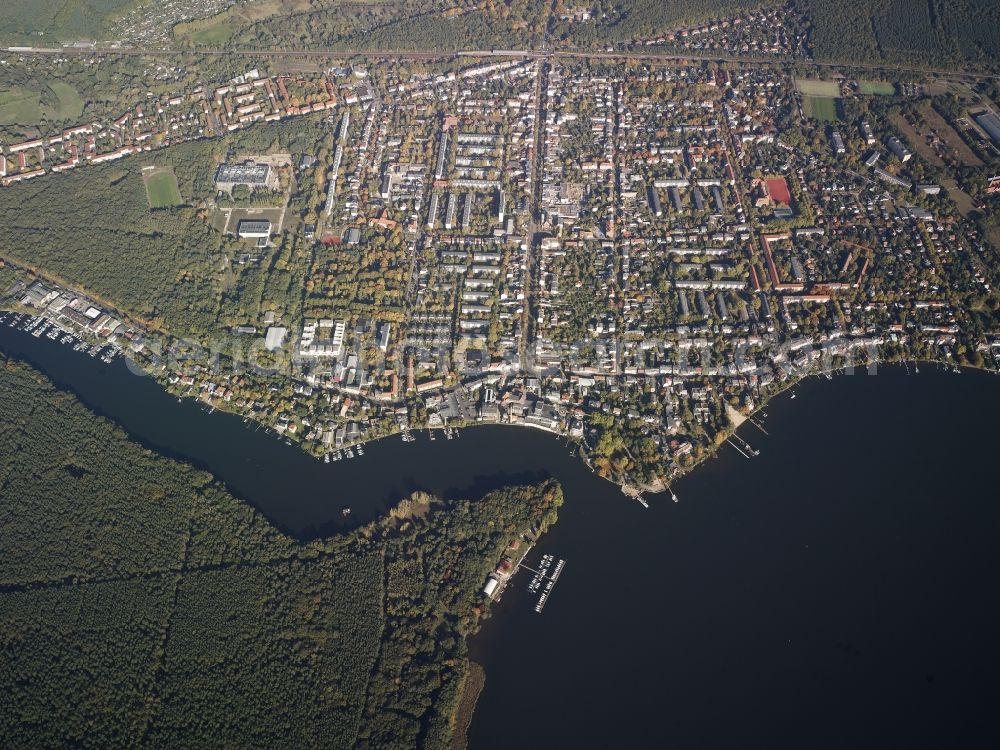 Aerial photograph Berlin - City view of the inner-city area at the river of the Mueggelspree with the mouth to the Grosser Mueggelsee in Berlin in Germany