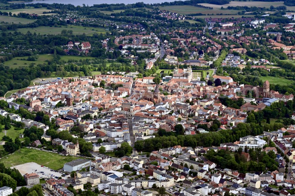 Aerial photograph Güstrow - City view of the city area of in Guestrow with Castle Guestrow in the state Mecklenburg - Western Pomerania