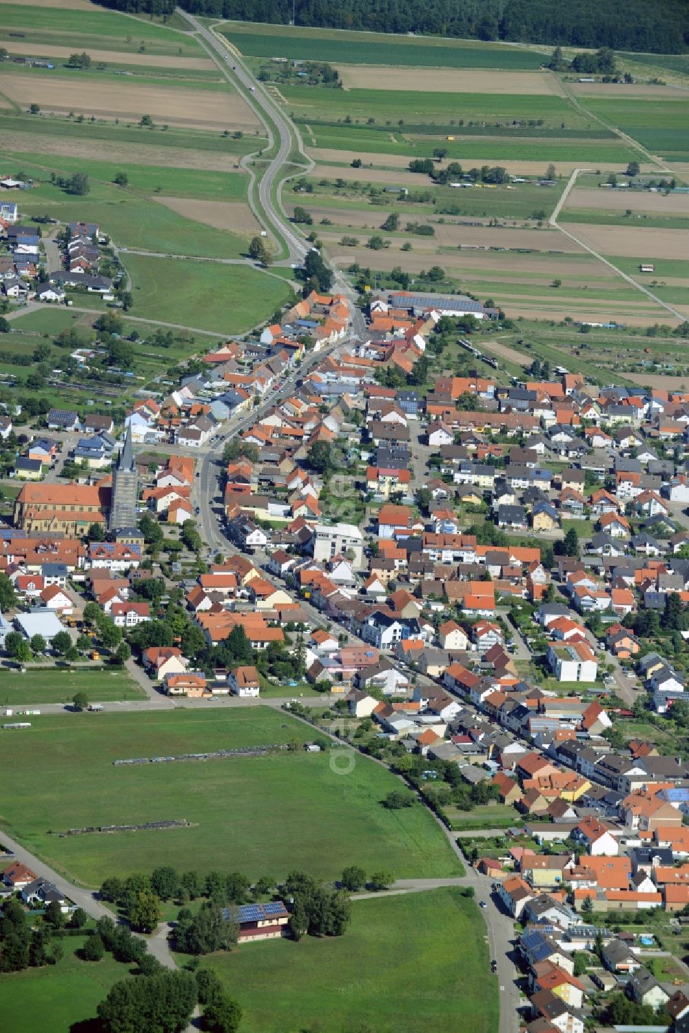 Aerial photograph Hambrücken - City view of the inner-city area of in Hambruecken in the state Baden-Wuerttemberg