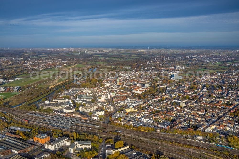 Hamm from the bird's eye view: City view on down town at the Central Station in the district Heessen in Hamm at Ruhrgebiet in the state North Rhine-Westphalia, Germany