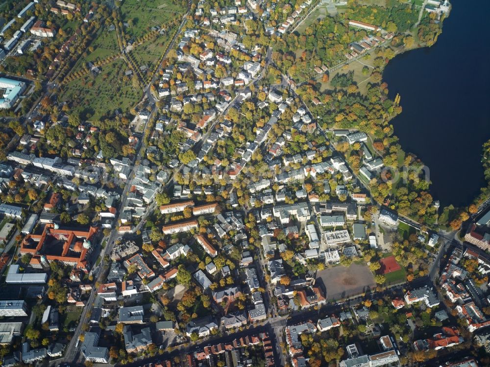 Aerial image Potsdam - City view of the inner-city area at the Heiligen See at the Crossroads Am Neuen Garten and Kurfuerstenstrasse in Potsdam in the state Brandenburg