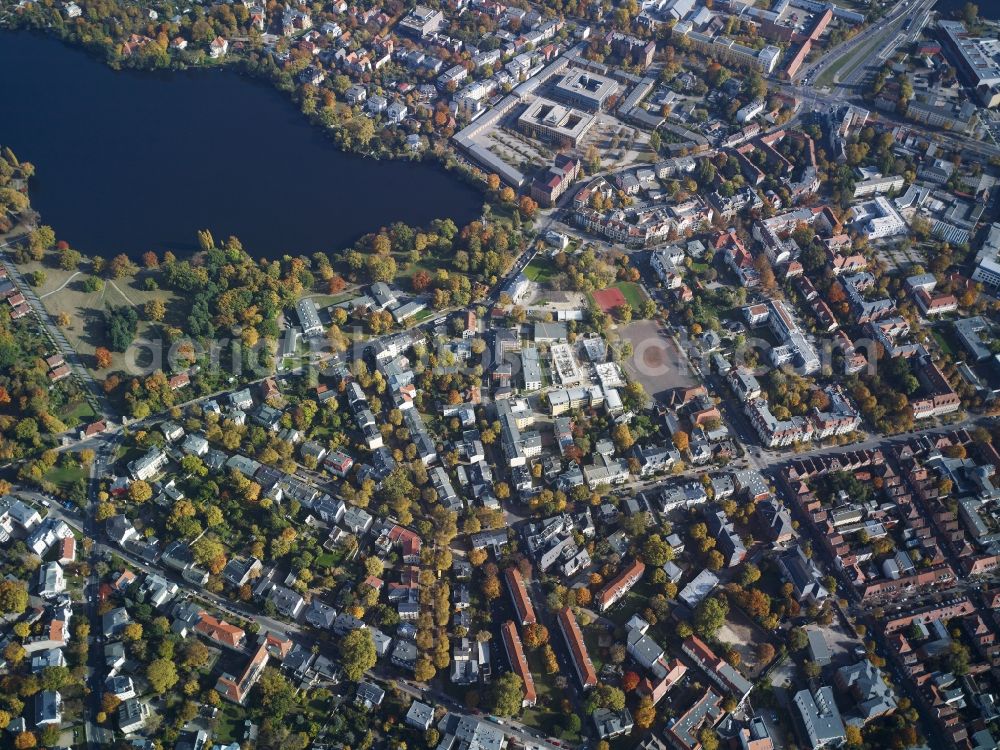 Potsdam from above - City view of the inner-city area at the Heiligen See at the Crossroads Am Neuen Garten and Kurfuerstenstrasse in Potsdam in the state Brandenburg. Also shown the Arbeitsgericht Potsdam