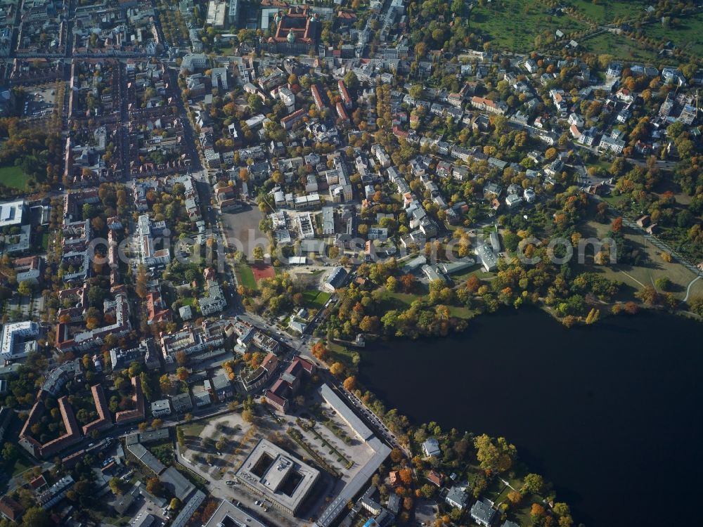 Aerial image Potsdam - City view of the inner-city area at the Heiligen See at the Crossroads Am Neuen Garten and Kurfuerstenstrasse in Potsdam in the state Brandenburg. Also shown the Arbeitsgericht Potsdam