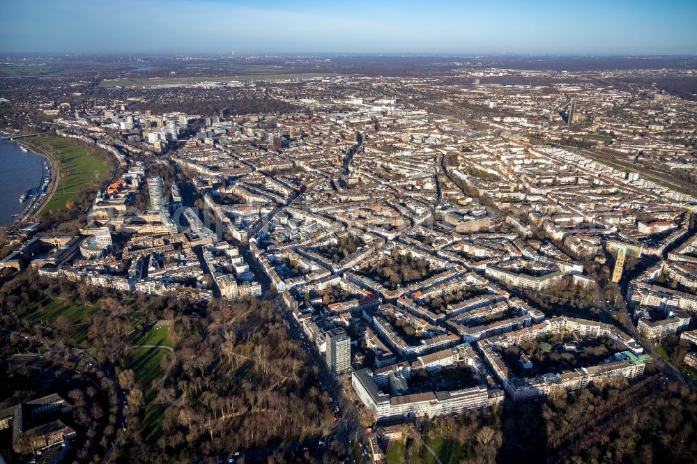 Düsseldorf from the bird's eye view: City view on down town on Kaiserstrasse - Jaegerhofstrasse in the district Pempelfort in Duesseldorf in the state North Rhine-Westphalia, Germany