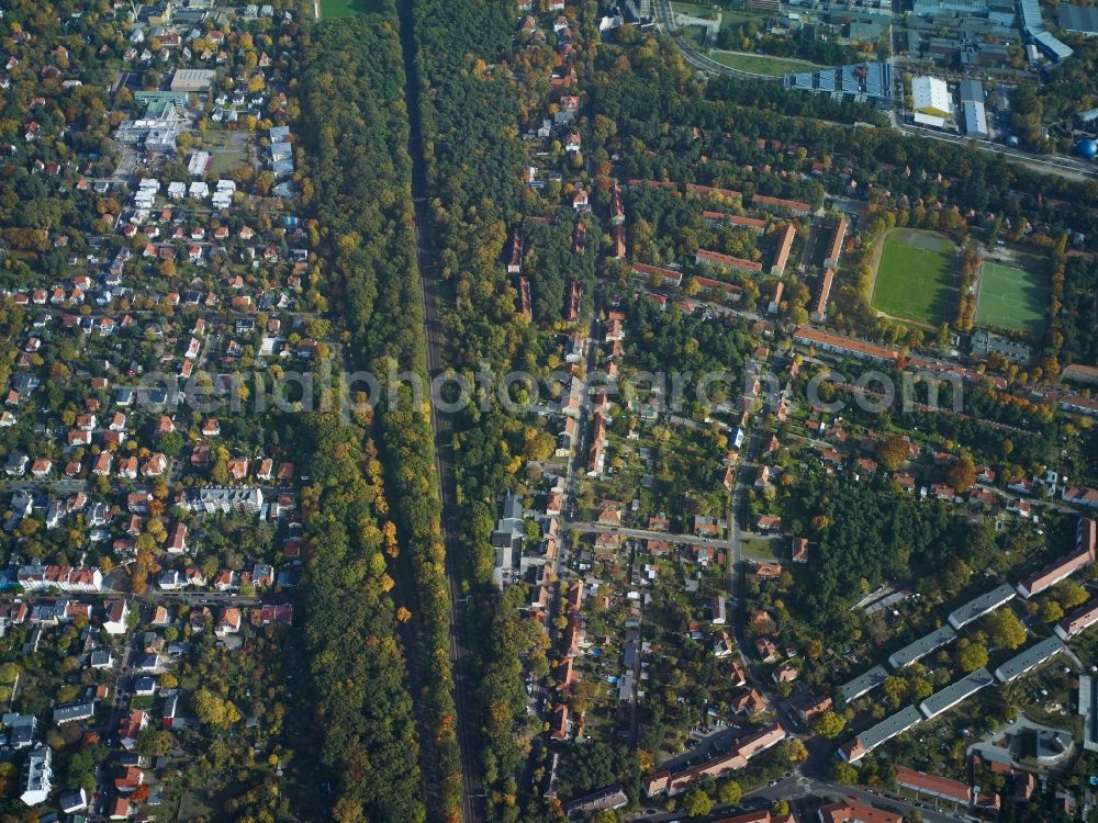 Aerial photograph Potsdam - City view of the inner-city area of the junction of railtracks and the Paul-Neumann-Strasse in the distrikt Babelsberg in Potsdam in the state Brandenburg