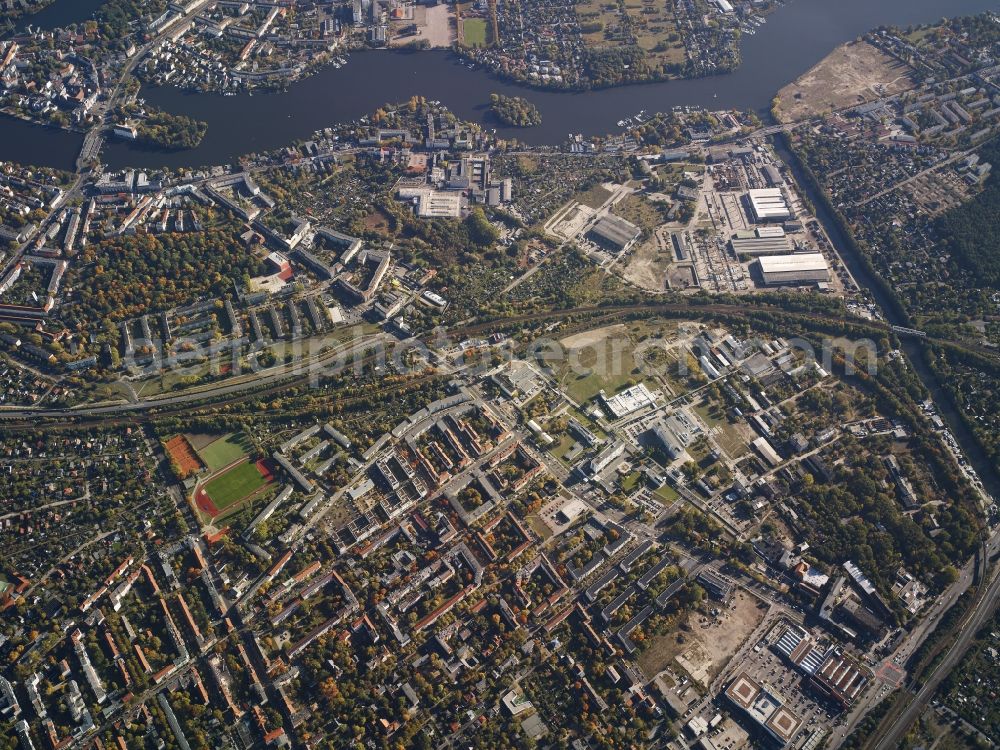 Aerial image Berlin - City view of the inner-city area at the Crossroads Glienicker Strasse and Spindlersfelder Strasse in Berlin in Germany. Also schoen the BHKW Adlershof