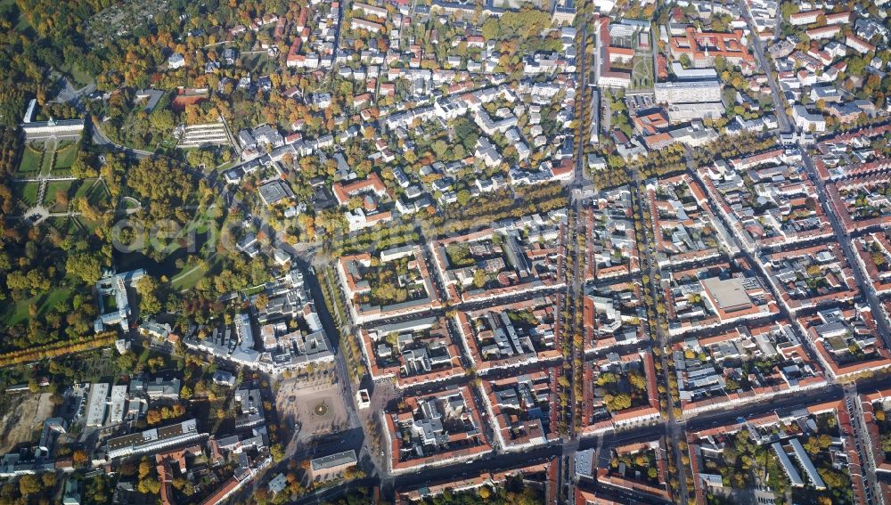 Potsdam from the bird's eye view: City view of the inner-city area of the crossroads between Schopenhauerstrasse and Hegelallee in Potsdam in the state Brandenburg