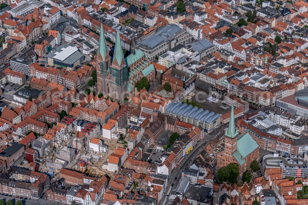 Aerial image Lübeck - City view on down town with Marienkirche and und St. Petri Kirche in the district Innenstadt in Luebeck in the state Schleswig-Holstein, Germany