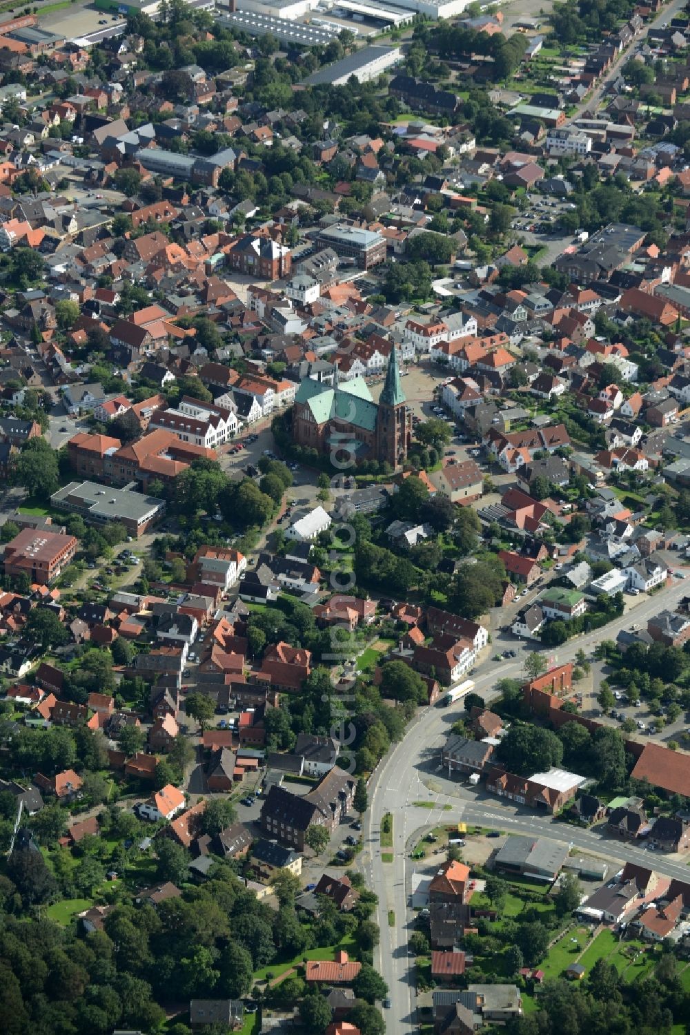 Meldorf from the bird's eye view: City view of the inner-city area at the St.-Johannis-Kirche in Meldorf in the state Schleswig-Holstein