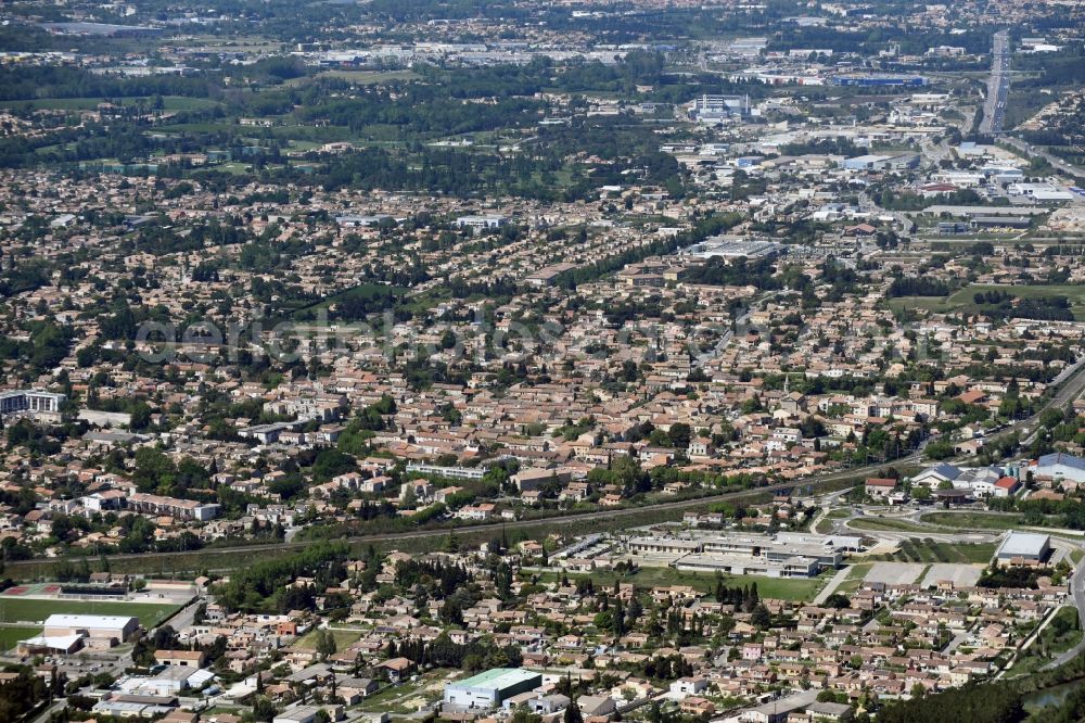 Aerial photograph Morieres-les-Avignon - City view of the city area of in Morieres-les-Avignon in Provence-Alpes-Cote d'Azur, France