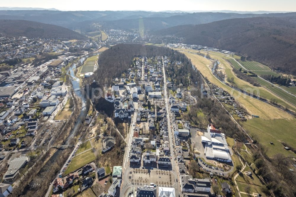 Aerial photograph Arnsberg - City view on down town on Neumarkt between Koenigstrasse and Klosterstrasse in Arnsberg at Sauerland in the state North Rhine-Westphalia, Germany