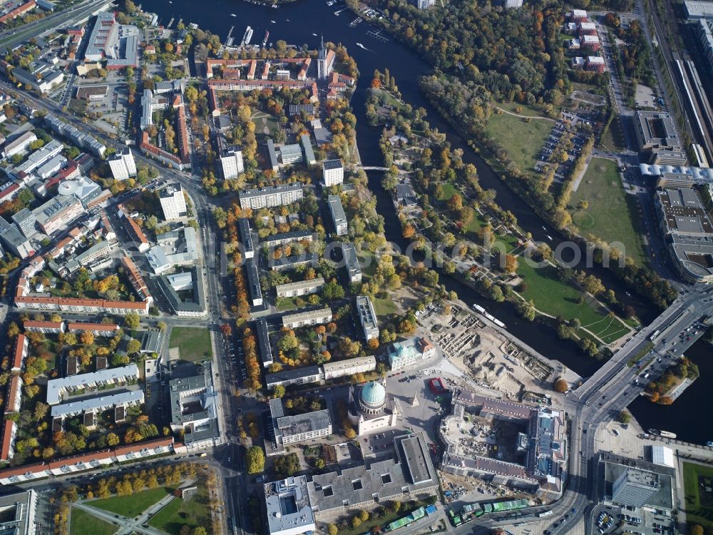 Potsdam from the bird's eye view: City view of the inner-city area of the Northern city center with crossroad between Friedrich-Ebert-Strasse and Am Kanal in Potsdam in the state Brandenburg