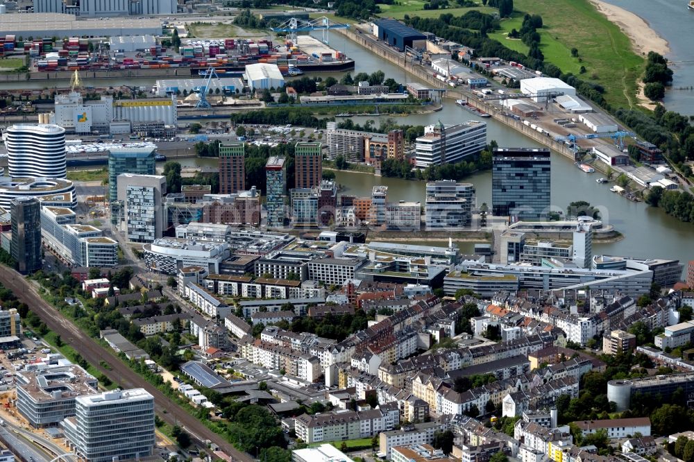 Düsseldorf from the bird's eye view: City view of the city area of in the district Unterbilk in Duesseldorf at Ruhrgebiet in the state North Rhine-Westphalia, Germany