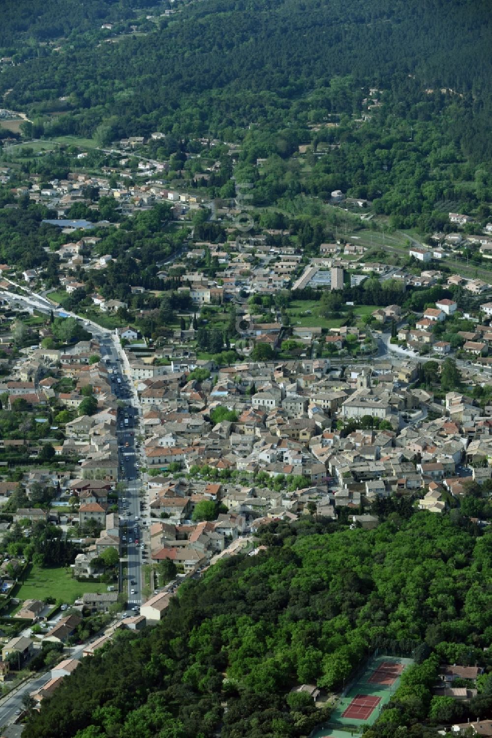 Aerial photograph Piolenc - City view of the city area of in Piolenc in Provence-Alpes-Cote d'Azur, France