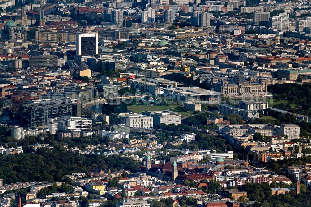 Berlin from the bird's eye view: City view on down town with Regierungsviertel and Reichstag in Berlin, Germany