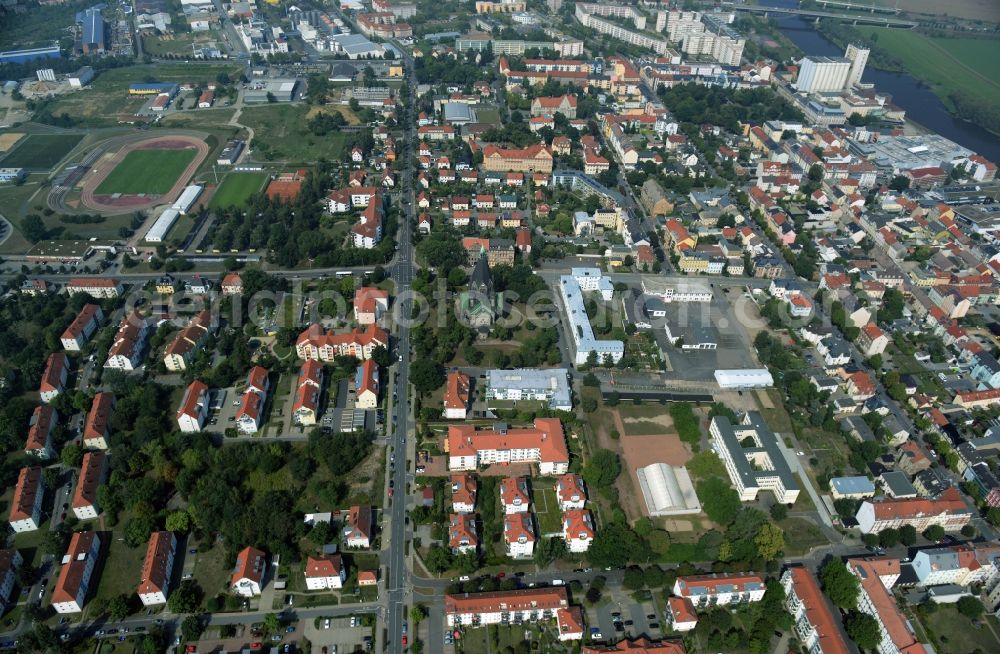 Aerial photograph Riesa - City view of the inner-city area at the crossroads of Pausitzer Strasse and Robert-Koch-Strasse in Riesa in the state Saxony