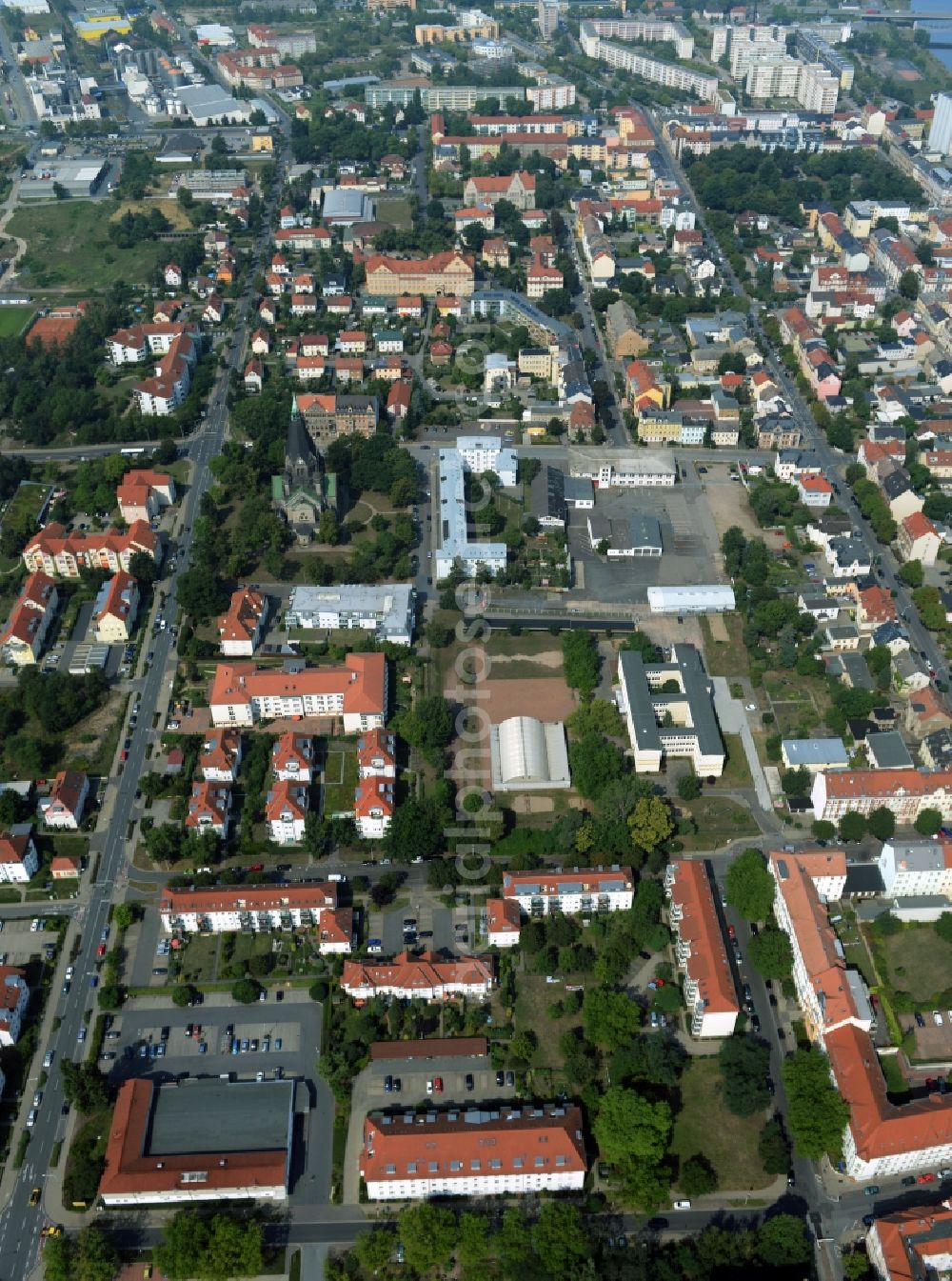 Riesa from the bird's eye view: City view of the inner-city area at the crossroads of Pausitzer Strasse and Robert-Koch-Strasse in Riesa in the state Saxony