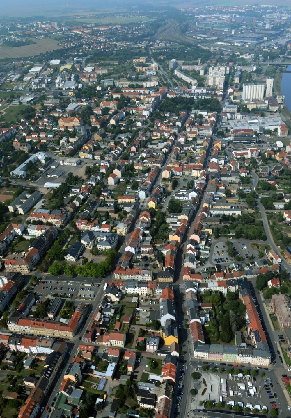 Aerial image Riesa - City view of the inner-city area at the crossroads of Parkstrasse and Hauptstrasse in Riesa in the state Saxony