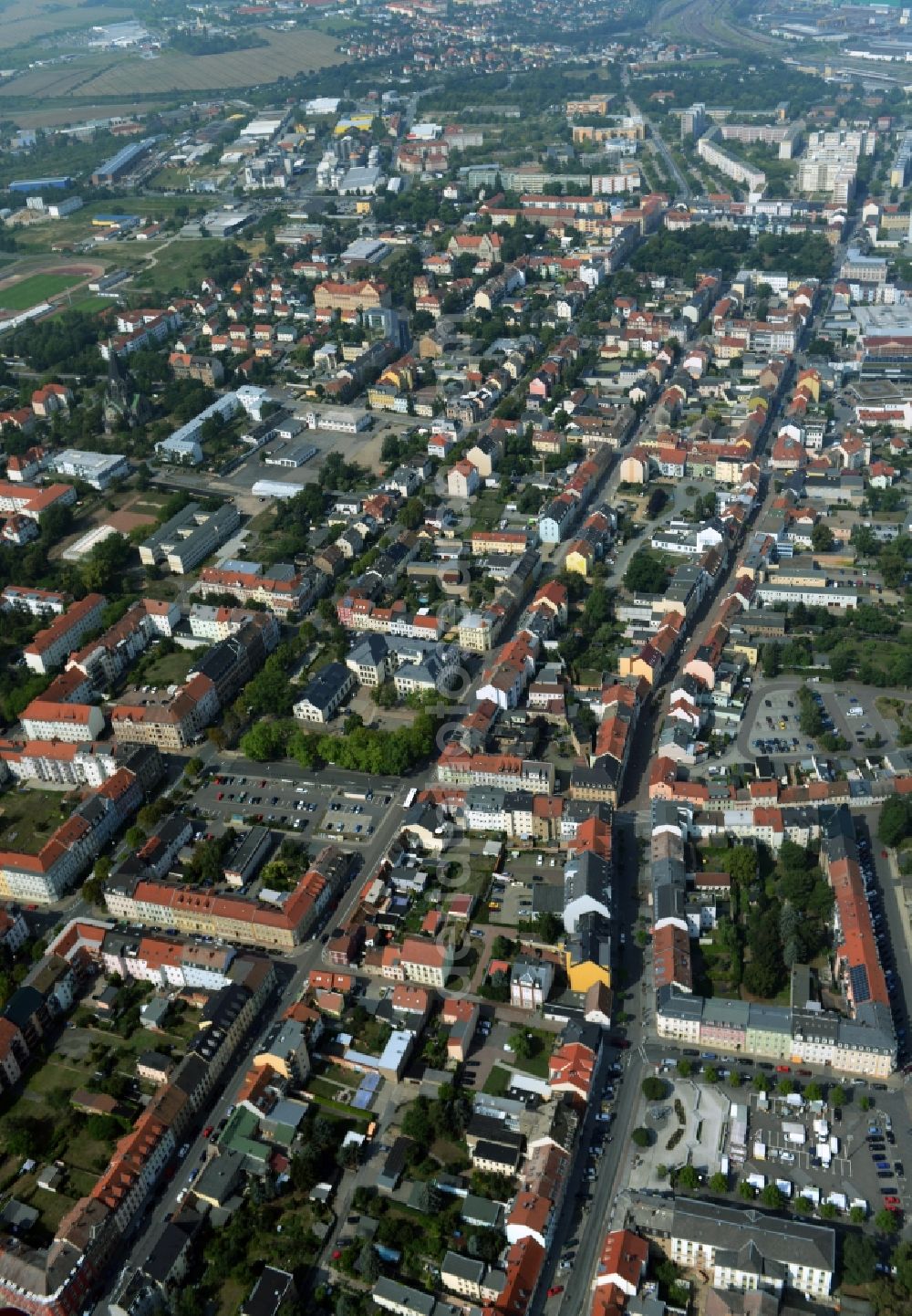 Aerial photograph Riesa - City view of the inner-city area at the crossroads of Parkstrasse and Hauptstrasse in Riesa in the state Saxony