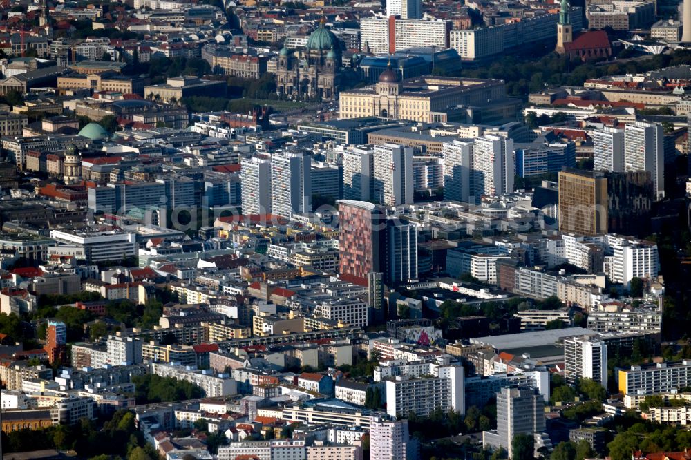 Aerial photograph Berlin - City view on down town with Rocket Tower GSW-Hochhaus, dem Hochhaus-Ensemble on Leipziger Strasse and Berliner Stadtschloss - Stadtschloss Berlin in Berlin, Germany