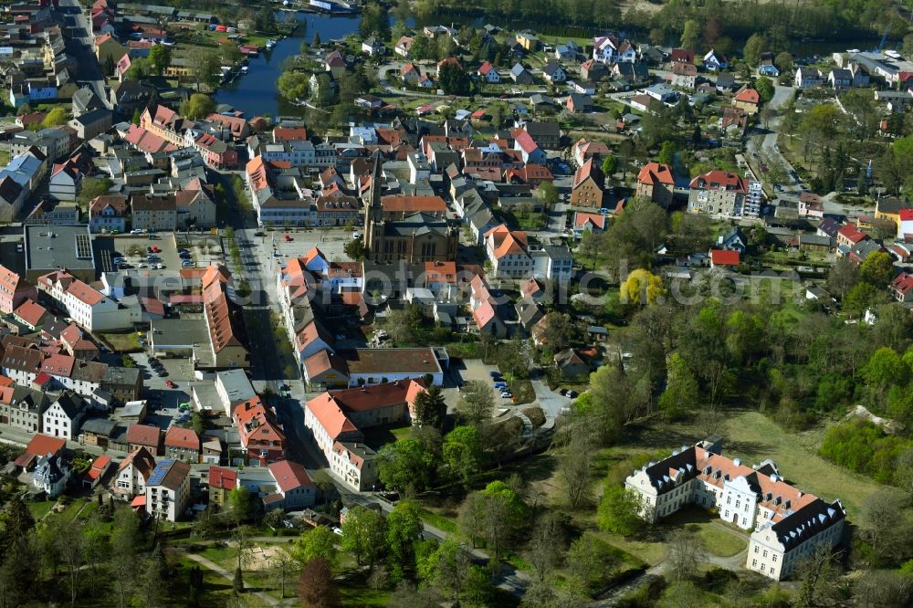 Fürstenberg/Havel from the bird's eye view: City view of the inner city area with castle city church and market place in Fuerstenberg / Havel in the state Brandenburg, Germany