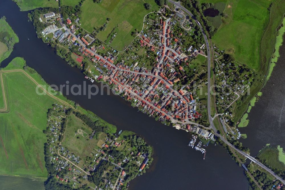 Aerial image Havelsee - Cityscape of downtown area and the city center on the banks of Beetzsees in Havelsee in Brandenburg