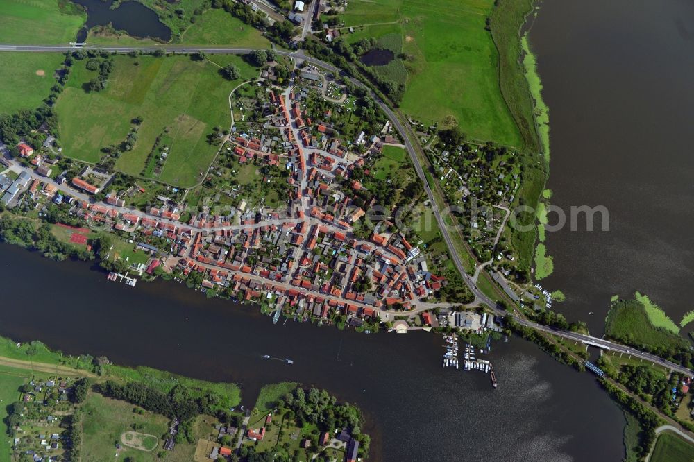 Aerial image Havelsee - Cityscape of downtown area and the city center on the banks of Beetzsees in Havelsee in Brandenburg