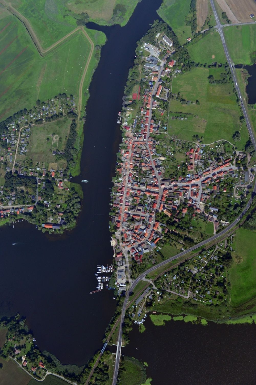 Aerial image Havelsee - Cityscape of downtown area and the city center on the banks of Beetzsees in Havelsee in Brandenburg