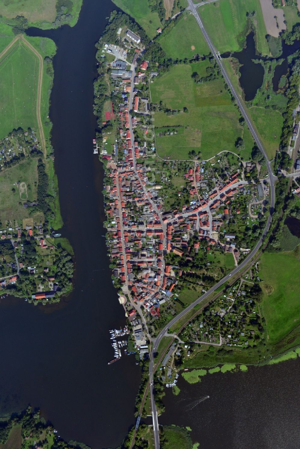 Aerial image Havelsee - Cityscape of downtown area and the city center on the banks of Beetzsees in Havelsee in Brandenburg