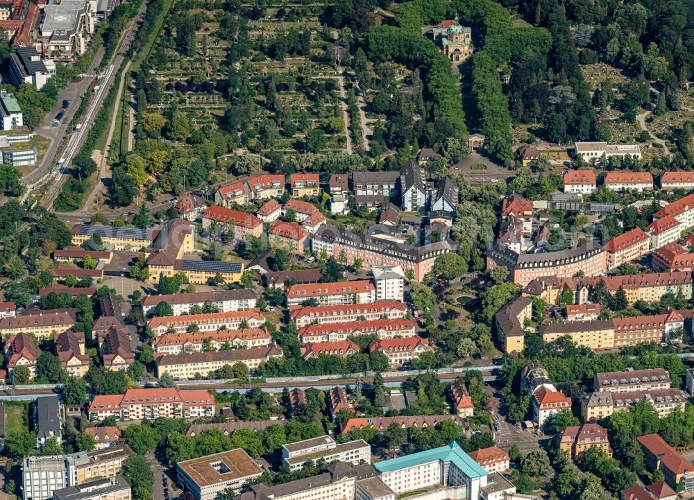 Freiburg im Breisgau from the bird's eye view: City view on down town on Tennenbacher Platz Hauptfriedhof in Freiburg im Breisgau in the state Baden-Wuerttemberg, Germany