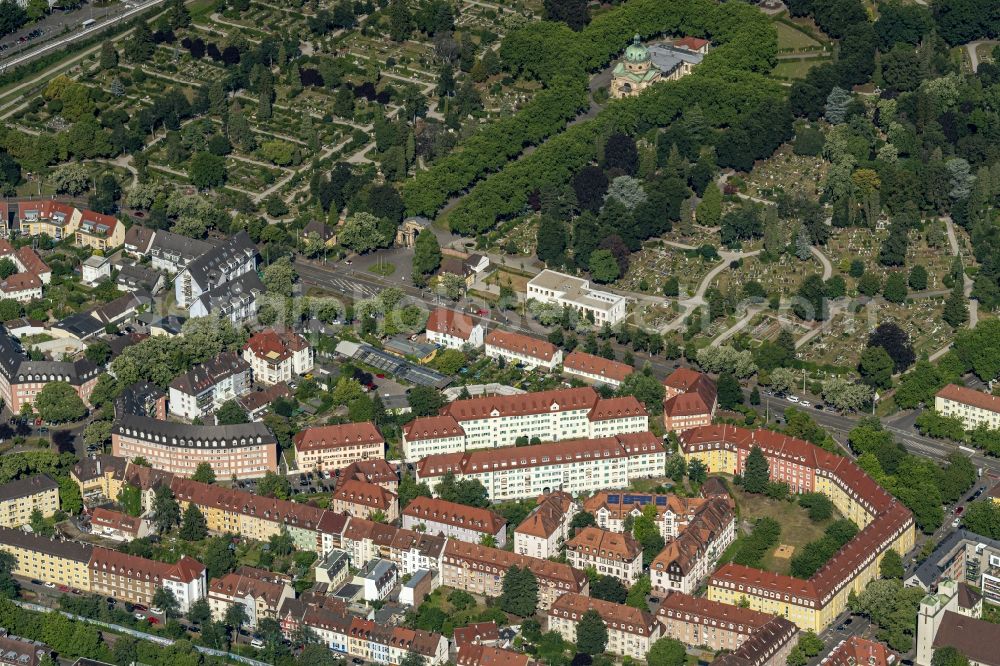 Freiburg im Breisgau from the bird's eye view: City view on down town on Tennenbacher Platz Hauptfriedhof in Freiburg im Breisgau in the state Baden-Wuerttemberg, Germany