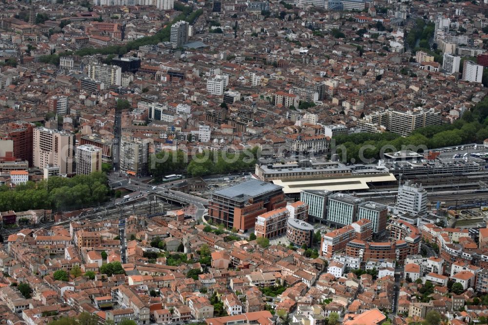 Aerial photograph Toulouse - City view of the city area of in Toulouse in Languedoc-Roussillon Midi-Pyrenees, France