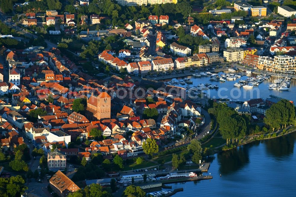 Aerial image Waren (Müritz) - City view from the city centre in Waren an der Mueritz with the city harbour and the protestant St. Georgen Church in the federal state Mecklenburg-Vorpommern, Germany