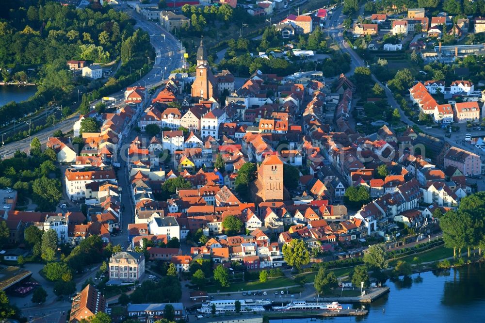 Aerial photograph Waren (Müritz) - City view from the city centre in Waren an der Mueritz with the city harbour and the protestant St. Georgen Church in the federal state Mecklenburg-Vorpommern, Germany