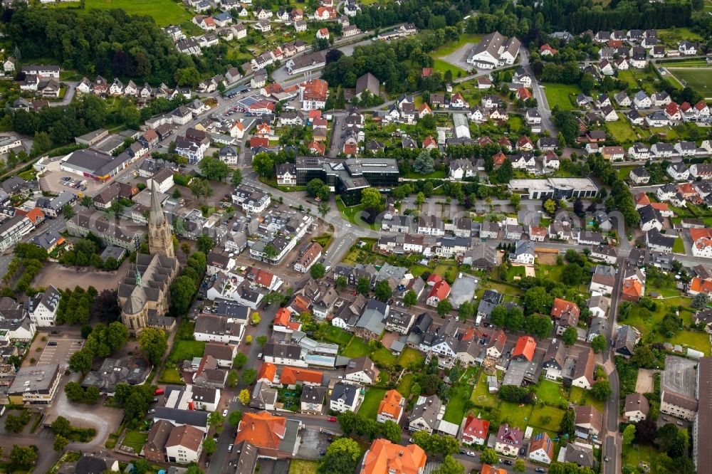 Aerial photograph Warstein - City view of the inner-city area at the crossroads Bilsteinstrasse and Hochstrasse in Warstein in the state North Rhine-Westphalia