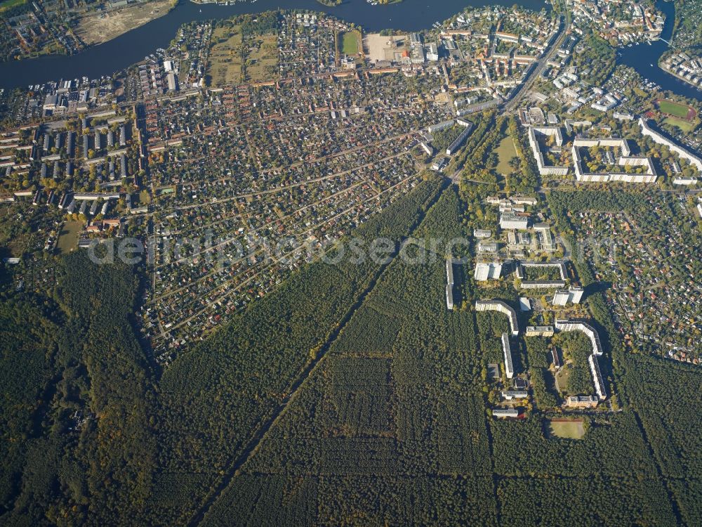 Aerial photograph Berlin - City view of the inner-city area of the housing area at the Gruene Trift in Berlin in Germany. Also shown the BHKW Koepenick and the Koepenicker Sportclub e.V. Abt. Segeln