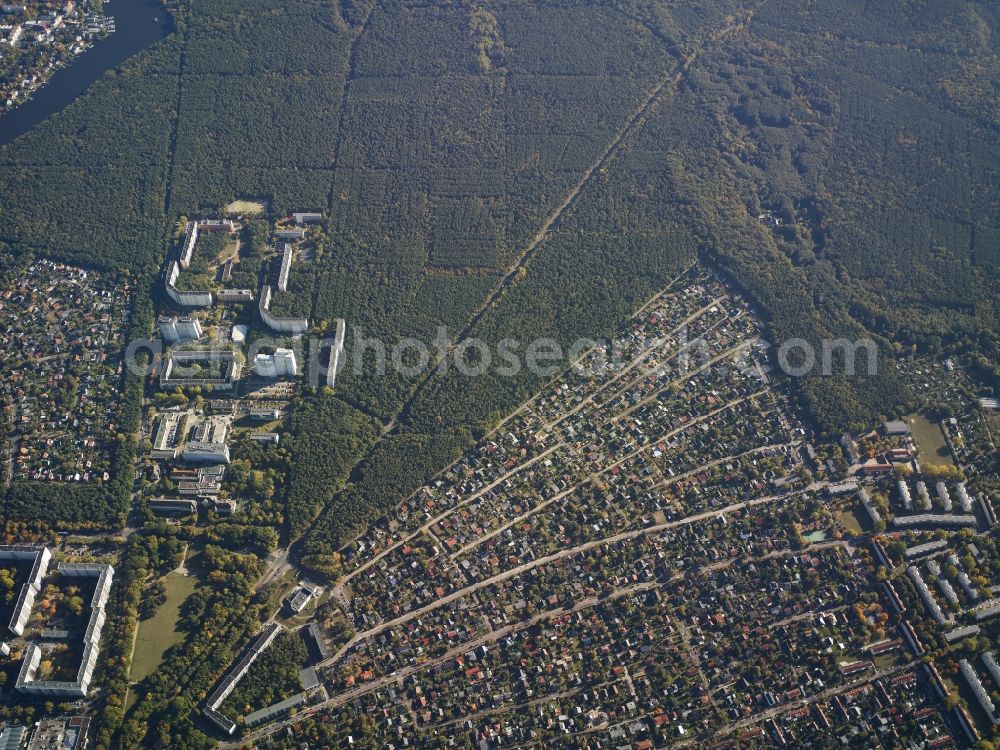 Aerial image Berlin - City view of the inner-city area of the housing area at the Gruene Trift in Berlin in Germany