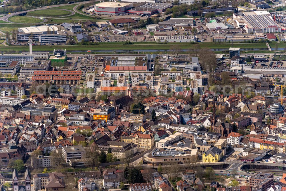 Aerial image Offenburg - City view on down town Zwischen Okenstrasse and Bahnanlage in Offenburg in the state Baden-Wurttemberg, Germany