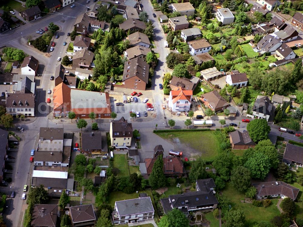 Homberg-Ruhrort-Baerl from the bird's eye view: City view of downtown area Augustastrasse - Grafschafter Strasse in Homberg-Ruhrort-Baerl in the state North Rhine-Westphalia