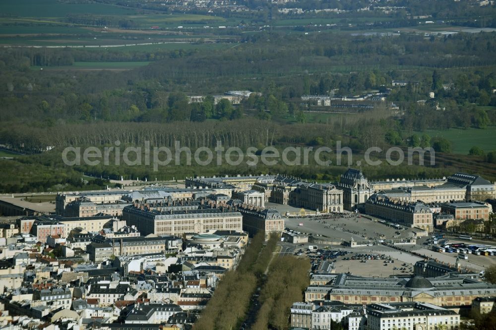 Aerial photograph Versailles - City view of downtown area on Avenue de Sceaux in Versailles in Ile-de-France, France