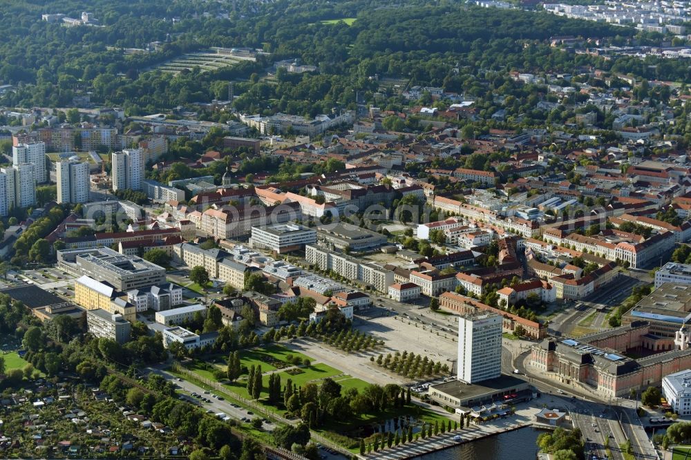 Aerial image Potsdam - City view of downtown area Breite Strasse - Lustgarten - Am Alten Markt - Fachhochschule Potsdon - Standort Alter Markt Friedrich-Ebert-Strasse in Potsdam in the state Brandenburg, Germany